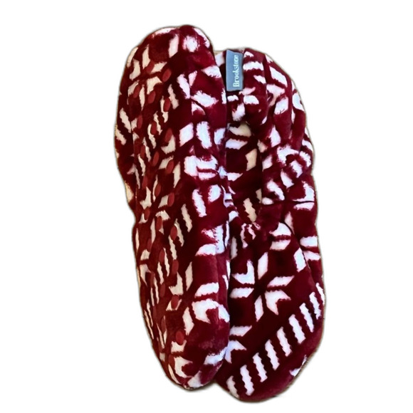 Brookstone Plush Red White Snowflake Slippers One Size - Picture 5 of 11
